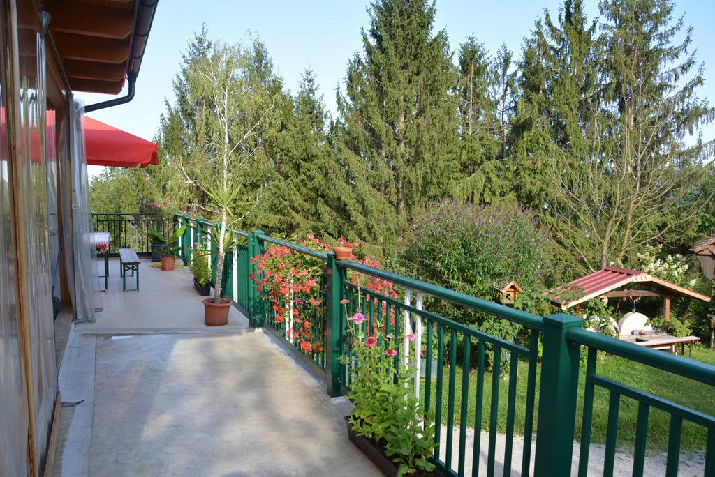 Gaestehaus Schmid Sankt Johann im Saggautal Exterior foto